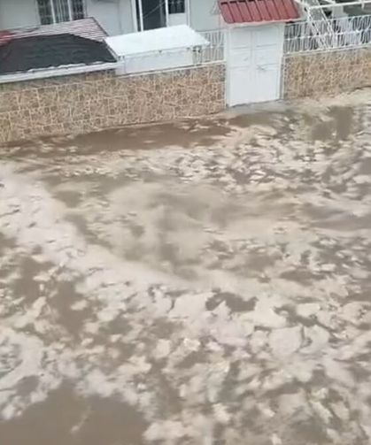 Hatay'da sağanak ve dolu nedeniyle yollar göre döndü