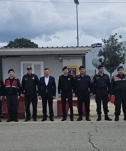 Kaymakam Şahin, güvenlik güçleri ve vatandaşlarla bayramlaştı