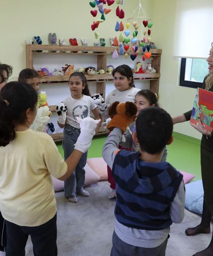 Mersin'de çocuklar 'masal ve drama atölyesi' ile kendini keşfediyor