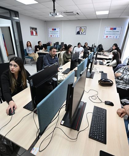 Mersin'de gençlere yapay zeka ve veri analizi eğitimi