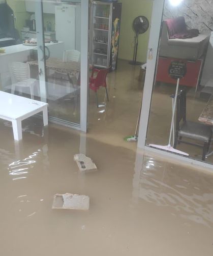 Reyhanlı'da yağış sele döndü