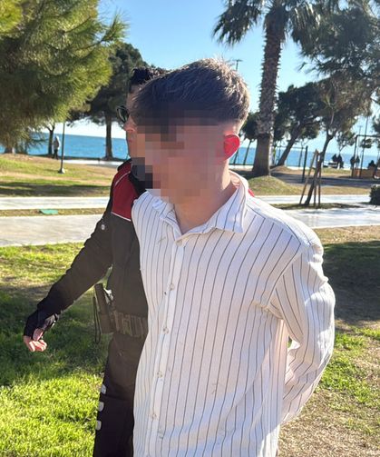 Selamlarını almadığı gerekçesiyle bacağından bıçakladılar