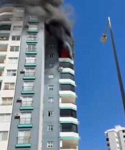 Yangın sırasında taşkınlık yapanları polis havaya ateş açarak dağıttı