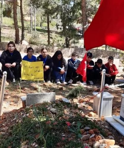 Şehit Sedat Yabalak Unutulmadı! Öğrenciler Kabri Başında Dualar Etti