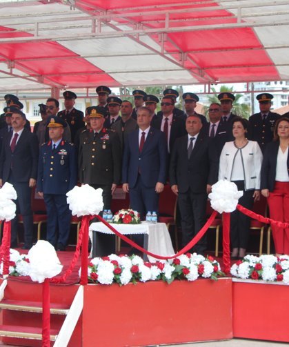 Adana'da 23 Nisan coşkuyla kutlandı