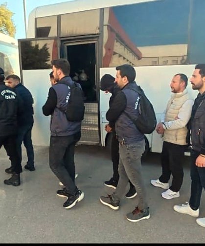 Adana'da suçtan elde edilen mal varlığını aklayan şüphelilere yönelik operasyon; 86 tutuklama