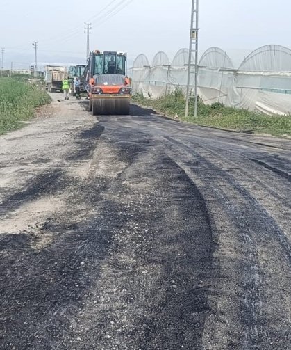 Akdeniz'de sokaklar ve bahçe yolları yenileniyor