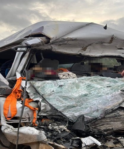 Antalya'da TIR ile minibüs çarpıştı: 7 ölü, 7 yaralı (1)