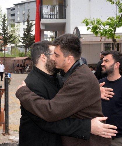 Ayla öğretmenin oğlu: Bir tarafımız üzüntülü olsa da kahraman anneye sahip olduğumuz için gururluyuz