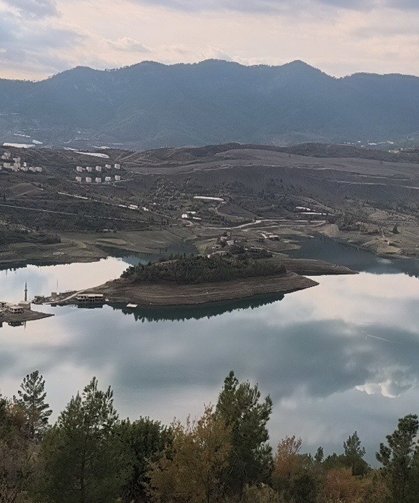 Baraj doldu, eski mahalleden geriye sadece minarenin bir bölümü kaldı
