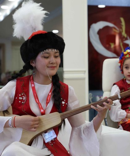 Başkan Vekili Özdemir, dünya çocuklarını ağırladı