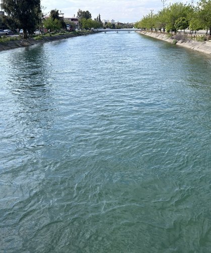 Dengesini kaybederek sulama kanalına düşen çocuğu vatandaşlar kurtardı