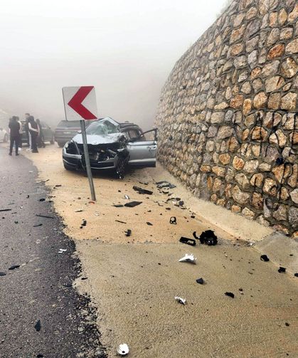 Doktor çift ve çocuklarının bulunduğu otomobil, TIR ile çarpıştı: 1 ölü, 3 yaralı / Ek Fotoğraf
