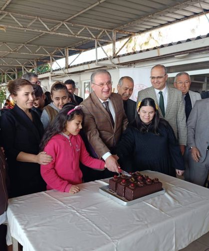 Erdemli'de Engelsiz Ressamlar Sergisi açıldı