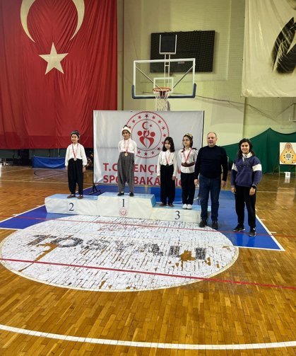 Genç okçular 23 Nisan için hedefi vurdu