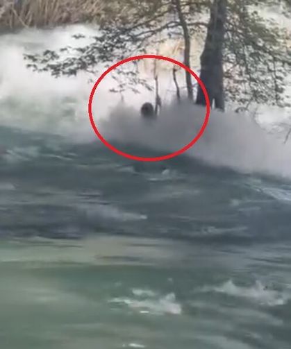 Mersin'de Berdan Çayı'na atlayan genç, suda kayboldu (2)