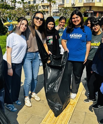 Öğrencilerden çevre temizliği etkinliği