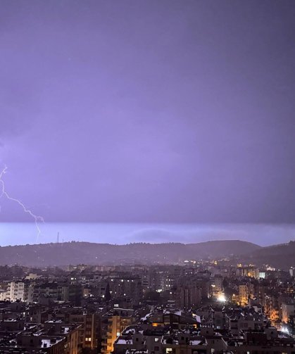 Silifke'de Gece Yarısı Şimşek Şöleni: Gökyüzü Resmen Alev Aldı!