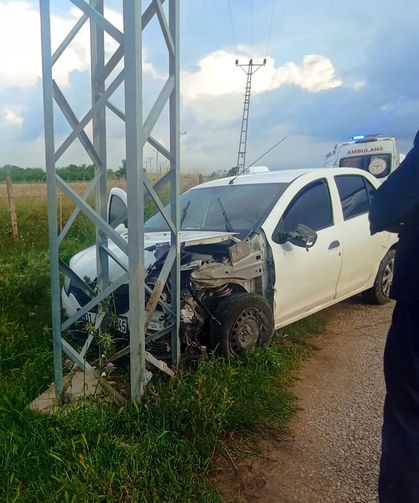 Adana'da iki otomobil çarpıştı: 1'i bebek 7 yaralı
