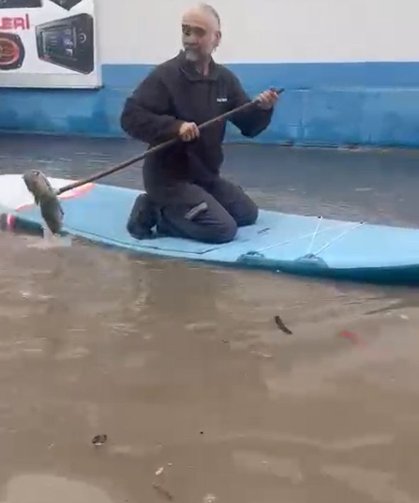 Adana'da sağanak; yollar göle döndü (2)
