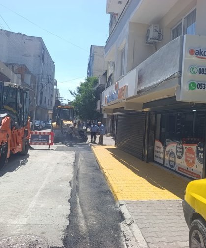 Akdeniz'de yol ve kaldırımlar yenileniyor