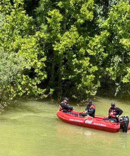 Balık tutarken nehre düşen kişiyi arama çalışmaları sürüyor