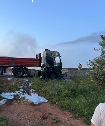 Hatay'da TIR yandı