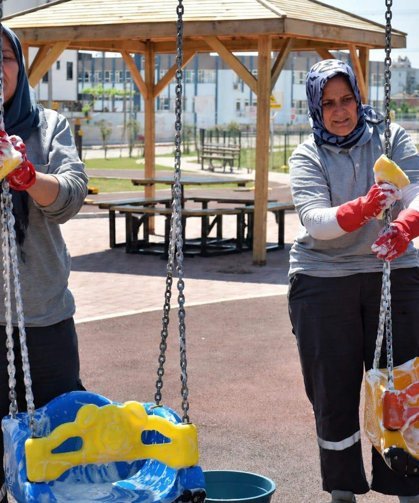 Kepez'de park ve oyun alanlarında hijyen seferberliği