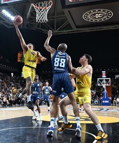 Mersin Spor- Anadolu Efes: 86-88