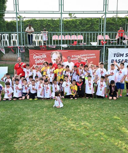 Mersin'de bayram coşkusu turnuvayla taçlandırdı