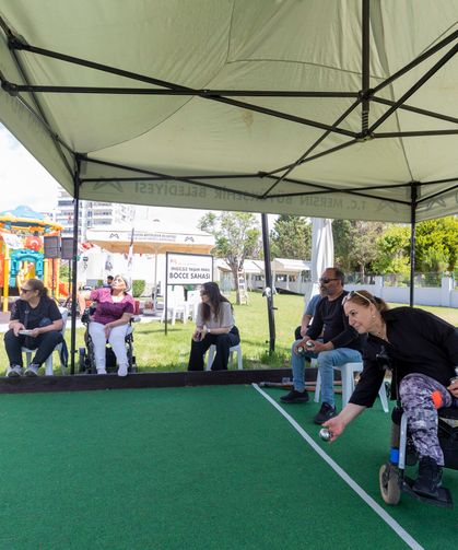 Mersin'de engelleri aşan bocce turnuvası