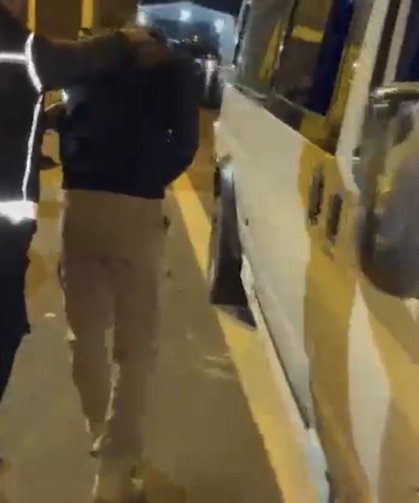 Minibüsteki valizden uyuşturucu çıktı