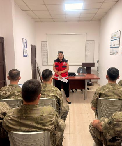 Osmaniye'de er ve erbaşlara kadına şiddetle mücadele anlatıldı