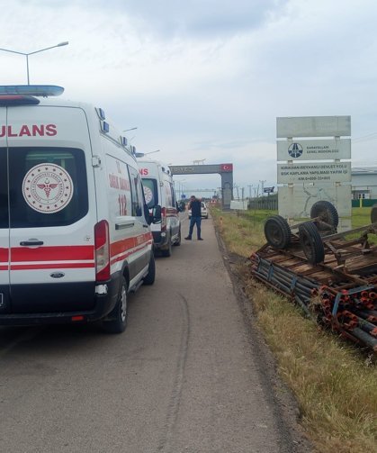 Reyhanlı'da traktör römorku devrildi; 4 işçi yaralandı