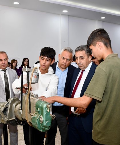 Silifke'de Eğitim ve Mesleki Tanıtım Fuarı