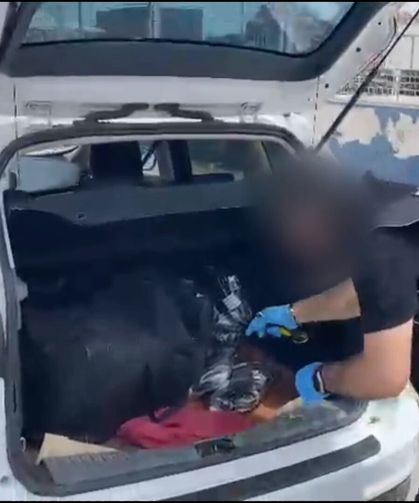 Takibe alınan otomobilden 23 kilo 984 gram esrar ele geçirildi