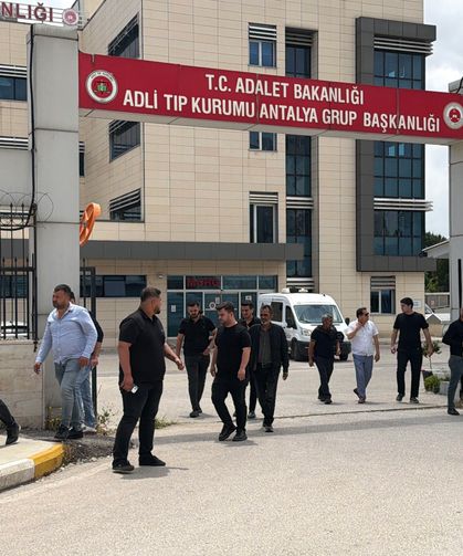 Trafikte yol verme kavgası: 3 ölü (2)