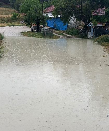 Burdur'da yağmur hayatı olumsuz etkiledi