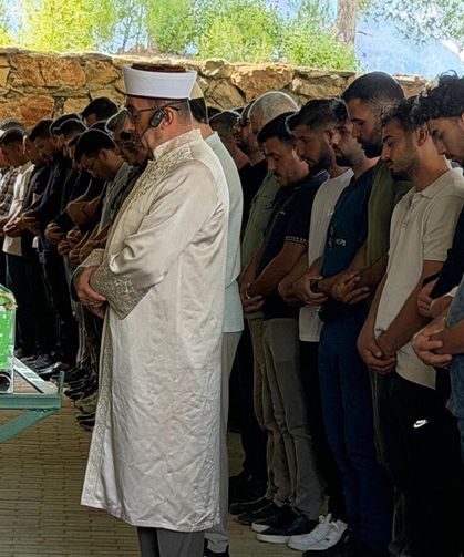 Denizli'deki otobüs kazasında hayatını kaybeden 2 kişi Antalya'da defnedildi (2)