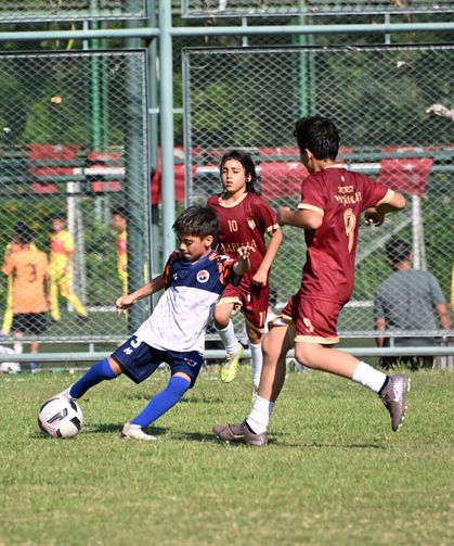 Mersin'de minikler yeteneklerini futbol şenliğinde ortaya koyuyor