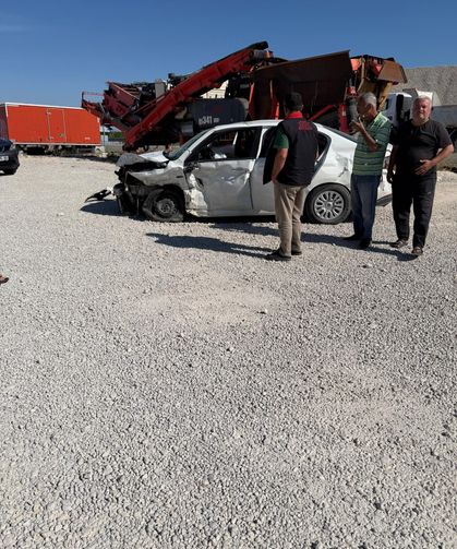Mersin'de otomobil ile hafif ticari araç çarpıştı: 6 yaralı