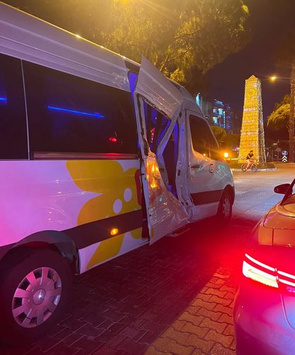 Minibüsle çarpışan motosikletin sürücüsü öldü