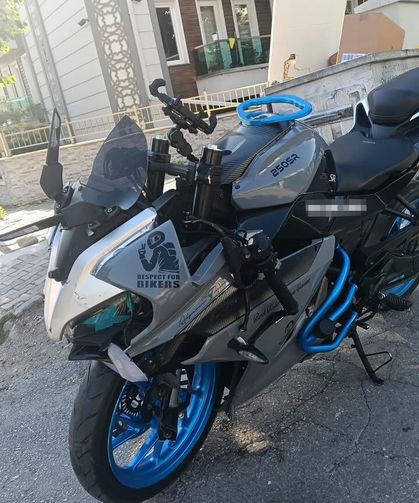 Motosikletle otomobilin çarpıştığı kaza kamerada