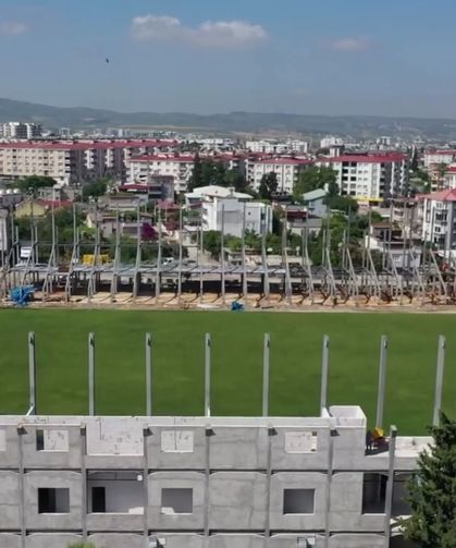 Osmaniye'de 7 Ocak Stadyumu'nun yapımı sürüyor