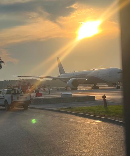 THY uçağı, Antalya Havalimanı'nda radar direğine çarptı