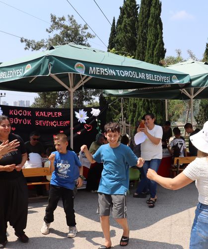 Toroslar'da çocuklara karne şenliği