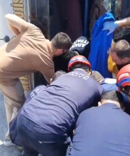 Devrilen TIR'ın şoförü yaralandı