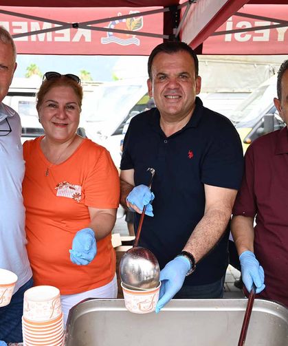 Kemer Belediyesi'nden aşure ikramı