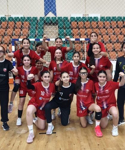 Kepez'in minik sultanları namağlup Türkiye Şampiyonu