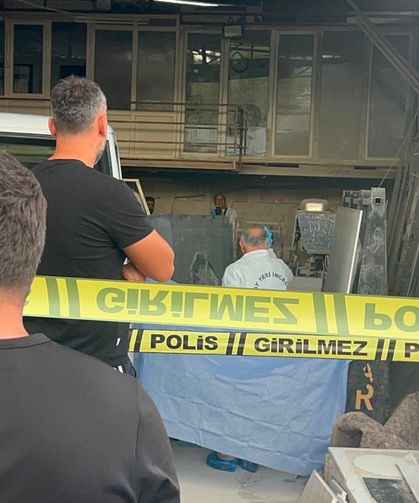Mermer tezgahının altında kalan 2 çocuk annesi yaşamını yitirdi